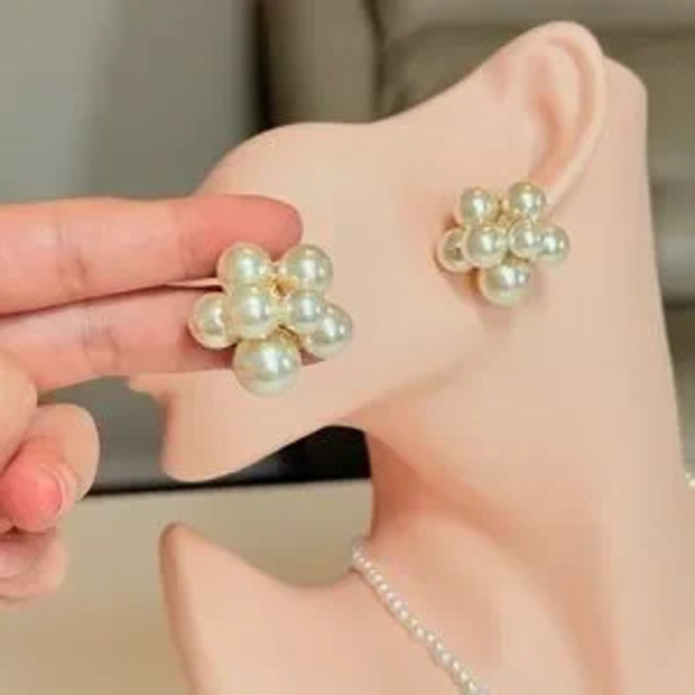 ?? Classic Pearl Cluster Stud Earrings - Cream Pearls
